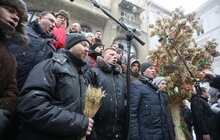 Фото 13: В переддень Різдва у Львові встановили Різдвяного Дідуха