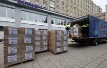 Фото 10: Благодійники передали 4 000 комплектів засобів захисту для медиків лікарні швидкої допомоги