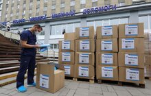 Фото 15: Благодійники передали 4 000 комплектів засобів захисту для медиків лікарні швидкої допомоги