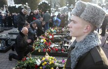Фото 8: На Личаківському кладовищі вшанували Героїв Небесної Сотні