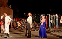 Фото 44: Відкриття фестивалю «Золотий лев» вуличною виставою «Вишневий сад» за п'єсою А. П. Чехова