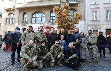 Фото 29: Напередодні Різдва у Львові встановили Різдвяного Дідуха
