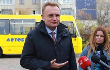 Фото 10: Місто придбало спеціалізований автобус для перевезення дітей з особливими потребами центру «Джерело»