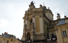 Фото 1: У Львові відбулася молитовна хода з перенесенням ікони «Милосердя двері»