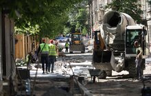 Фото 13: На вул. Пекарській тривають ремонтні роботи: повністю реконструкцію вулиці планують завершити до 1 вересня