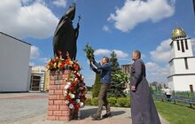Фото 3: У Львові вшанували пам’ять Івана Павла ІІ біля пам`ятника на Сихові