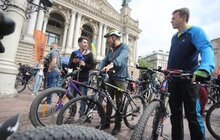 Фото 6: У Львові відзначили Всеукраїнський Велодень: мер Львова також проїхав з учасниками на велосипеді