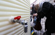 Фото 19: У Львові на пл. Ринок освятили воду, тож львів'яни упродовж дня можуть прийти і набрати її