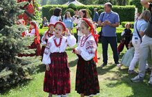 Фото 5: У Митрополичих садах Львова вдруге відбулися «Великодні гаївки з Владиками»