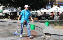 Фото 15: В центрі міста помиють 6 пам’ятників