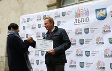 Фото 7: 100 талановитих дитячих тренерів Львова отримали по 25 тисяч гривень