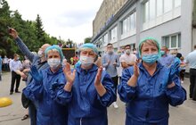 Фото 16: Сьогодні у Львові святкують День музики і День медика: на стіні лікарні швидкої медичної допомоги з виступом октету відкрили символічний мурал