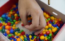 Фото 2: 25-літній Герой України Юрій Жуковець зі Львова подарував місту кулю, якою росіяни намагались його вбити (відео)