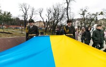 Фото 1: Сотні паперових ангеликів розмістили на Меморіалі Небесної Сотні у Львові