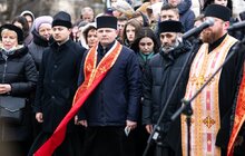 Фото 19: Сотні паперових ангеликів розмістили на Меморіалі Небесної Сотні у Львові