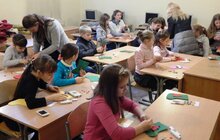 Фото 3: Діти вчились виготовляти «Новорічний черевичок»