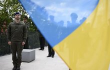 Фото 5: Віталій Марків підняв національний стяг на Меморіалі Героїв Небесної Сотні