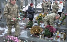Фото 14: З нагоди Дня Збройних Сил України у Львові на Личакові вшанували новітніх Героїв