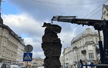 Фото 1: У Львові демонтували два об’єкти радянського періоду: їх перенесли у музей «Територія терору»