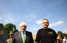Фото 8: Борис Джонсон приїхав до Львова: найперше вшанував пам’ять захисників на Личаківському цвинтарі (відео)