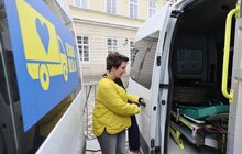 Фото 1: Шведи передали ще 7 автомобілів швидкої допомоги для українських військових медиків