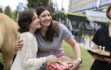 Фото 8: У день народження – здійснили мрію: у Львові дівчинка з Вугледару зустрілась із військовим, що боронив її місто