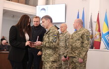 Фото 6: У Львові 30 захисників посмертно нагородили «Почесним знаком Святого Юрія» за оборону України (фото)