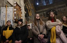 Фото 1: До Дня Гідності та Свободи у Львові відбулася спільна молитва та тиха хода зі свічками (відео)