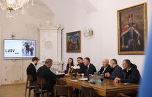 Фото 3: Архієпископ Латвійської євангельсько-лютеранської церкви зіграв мелодію на церемонії прощання з полеглими захисниками у Львові