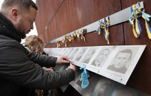 Фото 11: З нагоди Дня пам'яті Героїв Небесної Сотні у Львові підняли прапор Андрія Дигдаловича, який загинув на Майдані (відео)