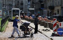 Фото 8: Зупинку на пл. Соборній роблять доступною: трамваї №3 та №8 тимчасово змінили кінцеву зупинку (відео)