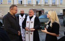 Фото 7: Львівська співачка Ірина Федишин купила ще 20 авто для ЗСУ за кошти зі своїх концертів Європою