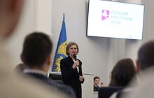 Фото 1: Андрій Садовий вручив дипломи стажерам міської ради – учасникам програми «Перший кар'єрний крок»