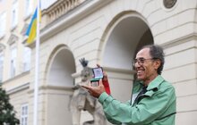 Фото 6: Мер Львова зустрівся з 70-річним лікарем, який приїхав на велосипеді із Франції до Львова (відео)