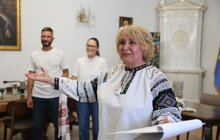 Фото 9: Переживши обстріл, пара вирішила заручитись у Ратуші