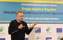 Фото 14: Учасники конференції «Угода мерів» у Львові оплесками подякували Президенту за те, що він не підписав закон 5655