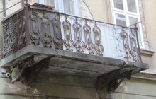Фото 10: На вул. Курбаса, 8 розпочали реставрувати балкон