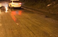 Фото 1: Сьогодні зранку в місті працювало 45 одиниць снігоприбиральної техніки