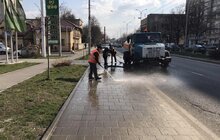Фото 32: Комунальні служби дезінфікують місто: миють вулиці, тротуари, зупинки транспорту, сходові клітки будинків