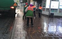 Фото 50: Комунальні служби дезінфікують місто: миють вулиці, тротуари, зупинки транспорту, сходові клітки будинків