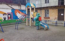 Фото 57: На території Львова проводять миття і дезінфекцію дитячих майданчиків