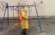Фото 68: На території Львова проводять миття і дезінфекцію дитячих майданчиків