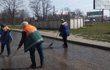 Фото 72: Комунальні служби дезінфікують місто: миють вулиці, тротуари, зупинки транспорту, сходові клітки будинків