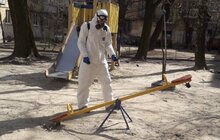 Фото 94: Комунальні служби дезінфікують місто: миють вулиці, тротуари, зупинки транспорту, сходові клітки будинків