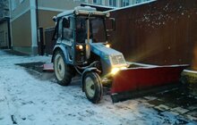 Фото 10: Для забезпечення проїзду по місту, зранку працювало 54 одиниці снігоочисної техніки