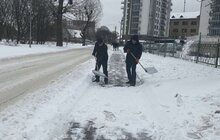 Фото 2: Працівники Львівської мерії долучились до прибирання міста від снігу