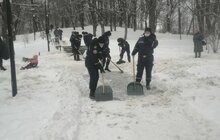 Фото 9: Підприємці, військові та будівельні компанії допомагають місту з прибиранням снігу