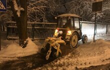 Фото 18: Минулої ночі в місті працювало 95 одиниць техніки, для посипання доріг використано 492 м3 піскосуміші