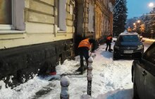 Фото 97: Минулої ночі в місті працювало 95 одиниць техніки, для посипання доріг використано 492 м3 піскосуміші