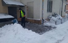 Фото 101: Минулої ночі в місті працювало 95 одиниць техніки, для посипання доріг використано 492 м3 піскосуміші